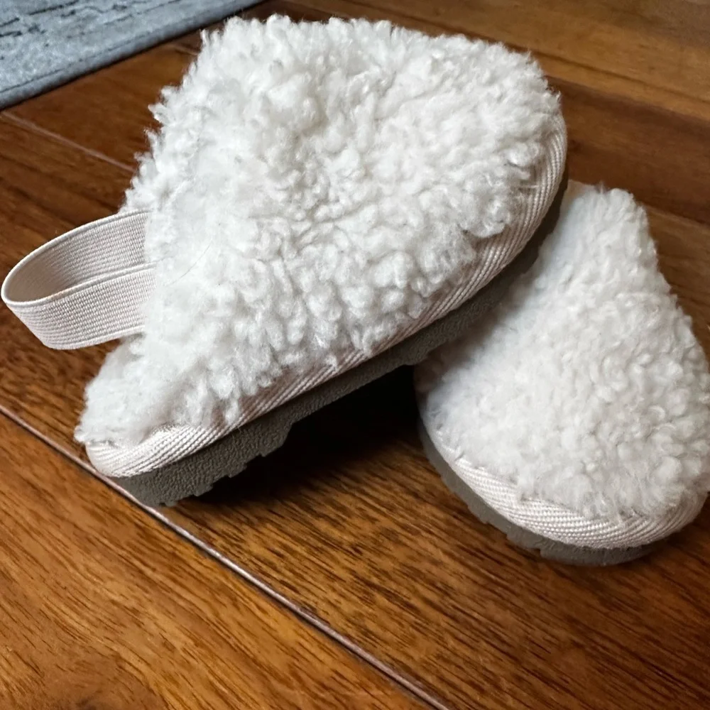 Cupcakes and Cashmere Cozy Cream Kids Clog